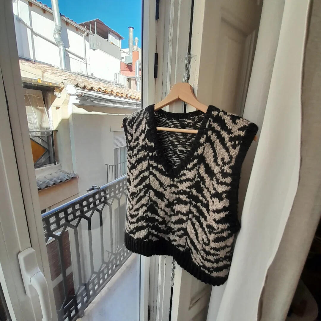 Contemporary knitting with creative and free colorwork charts for knitters and crocheters.